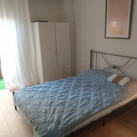 Long Beach Apartment *